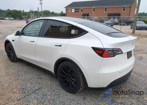 2021 Tesla Model Y Long Range Dual Motor All-Wheel Drive z USA, uszkodzony, nr VIN 5YJYGDEE4MF084857